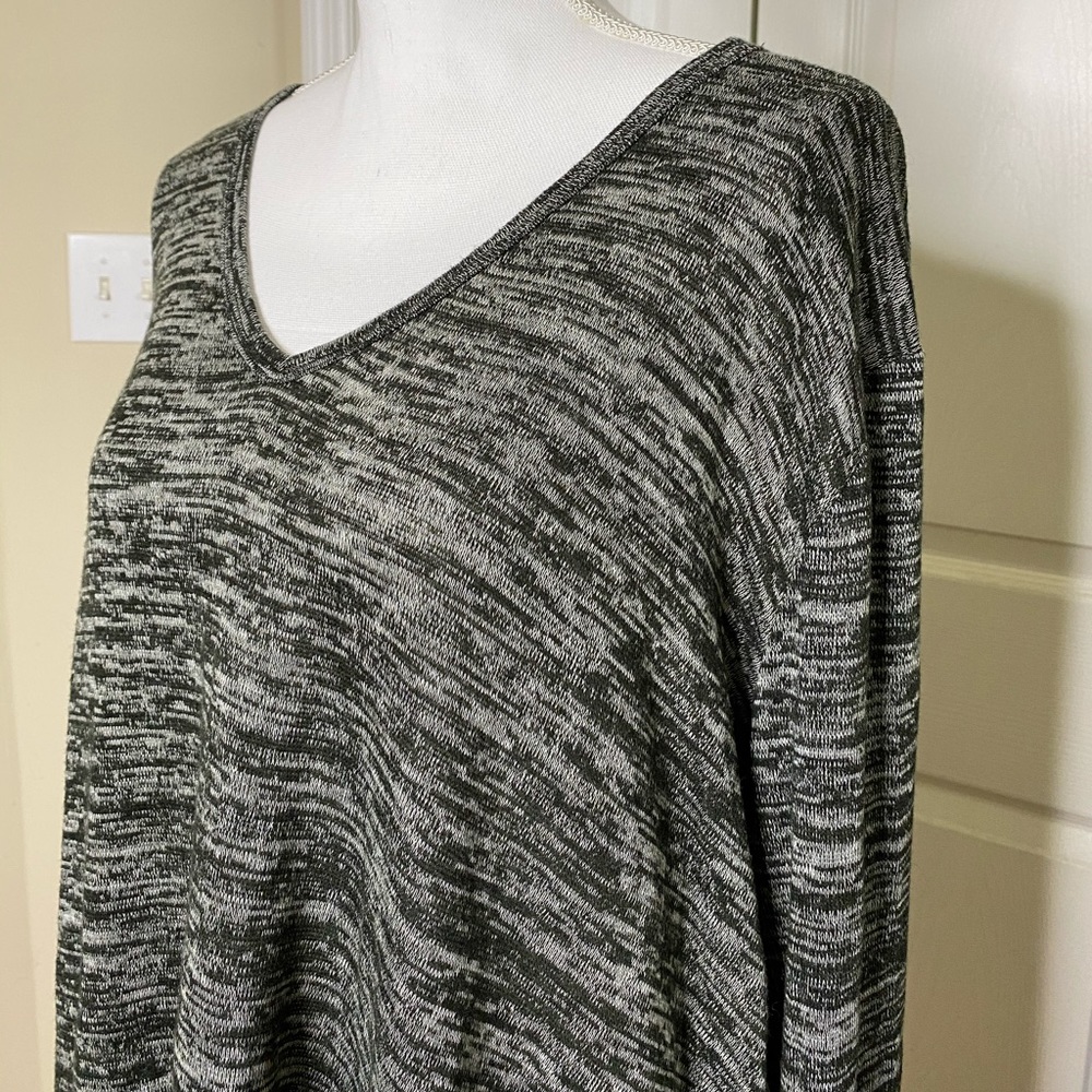 Tri-Color High Low Top - Picture 2 of 5